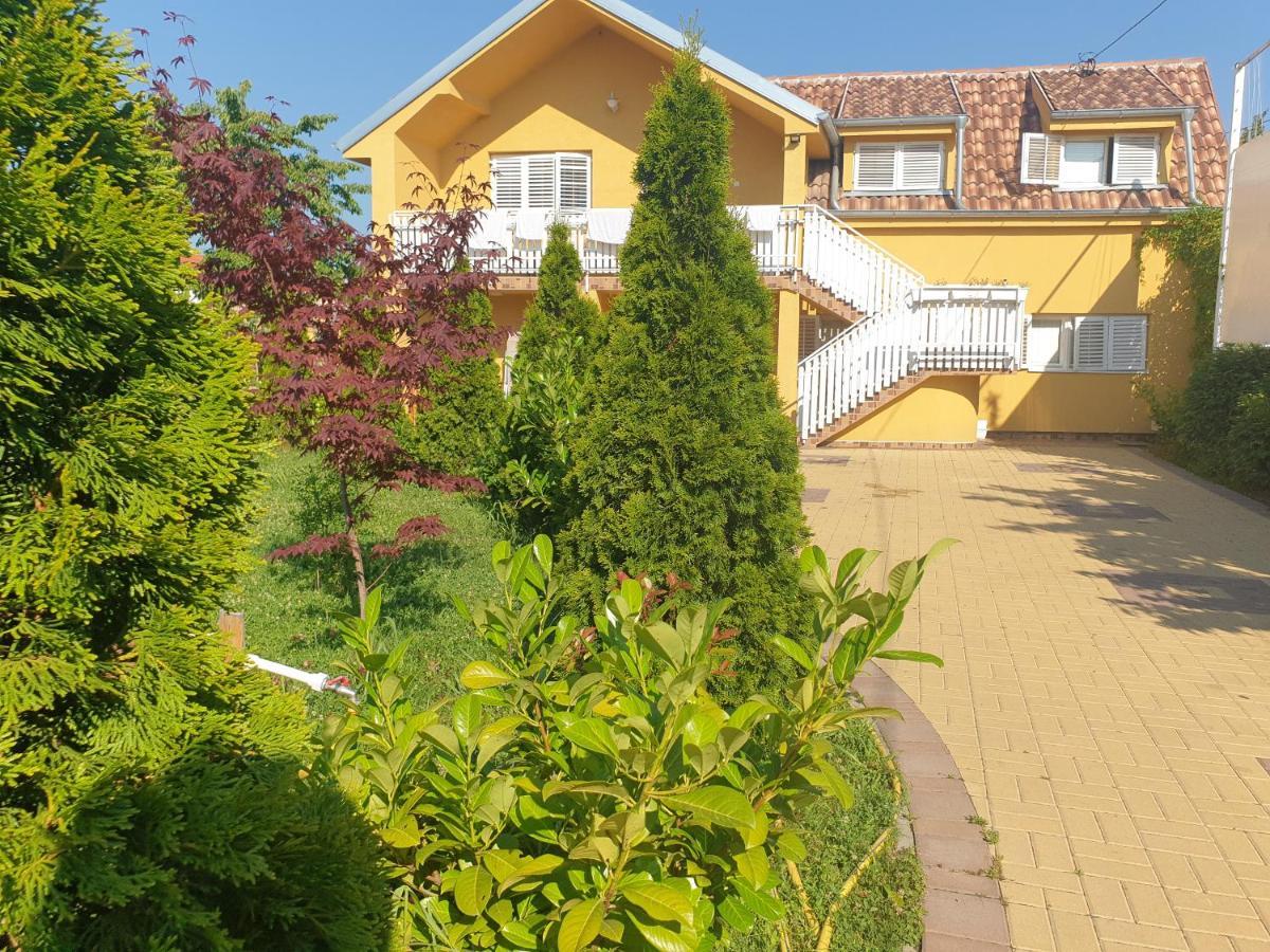 Golden House Apartments Čačak Esterno foto