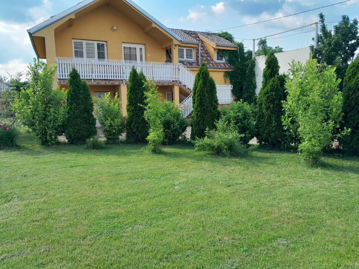 Golden House Apartments Čačak Esterno foto