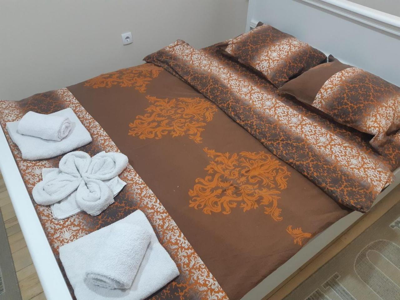 Golden House Apartments Čačak Esterno foto