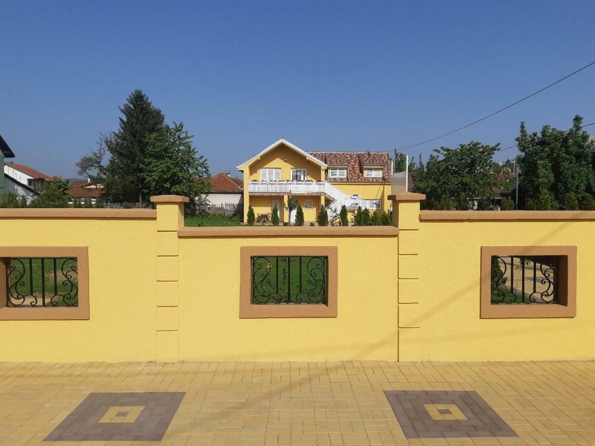 Golden House Apartments Čačak Esterno foto