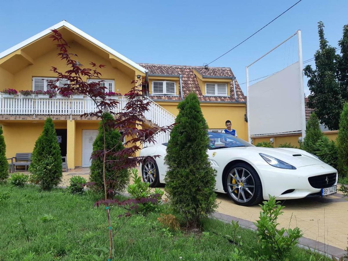 Golden House Apartments Čačak Esterno foto
